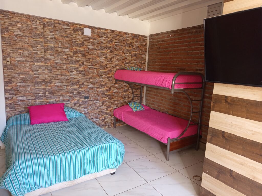Hostel 2 | 2 Personas